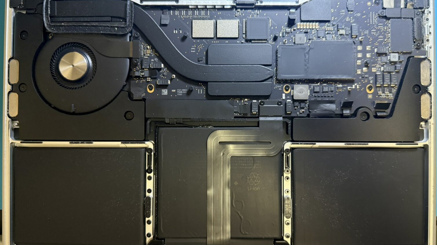 MacBook Air M3 16GB/512GB シルバー (13インチ) early 2024 | 壊れた